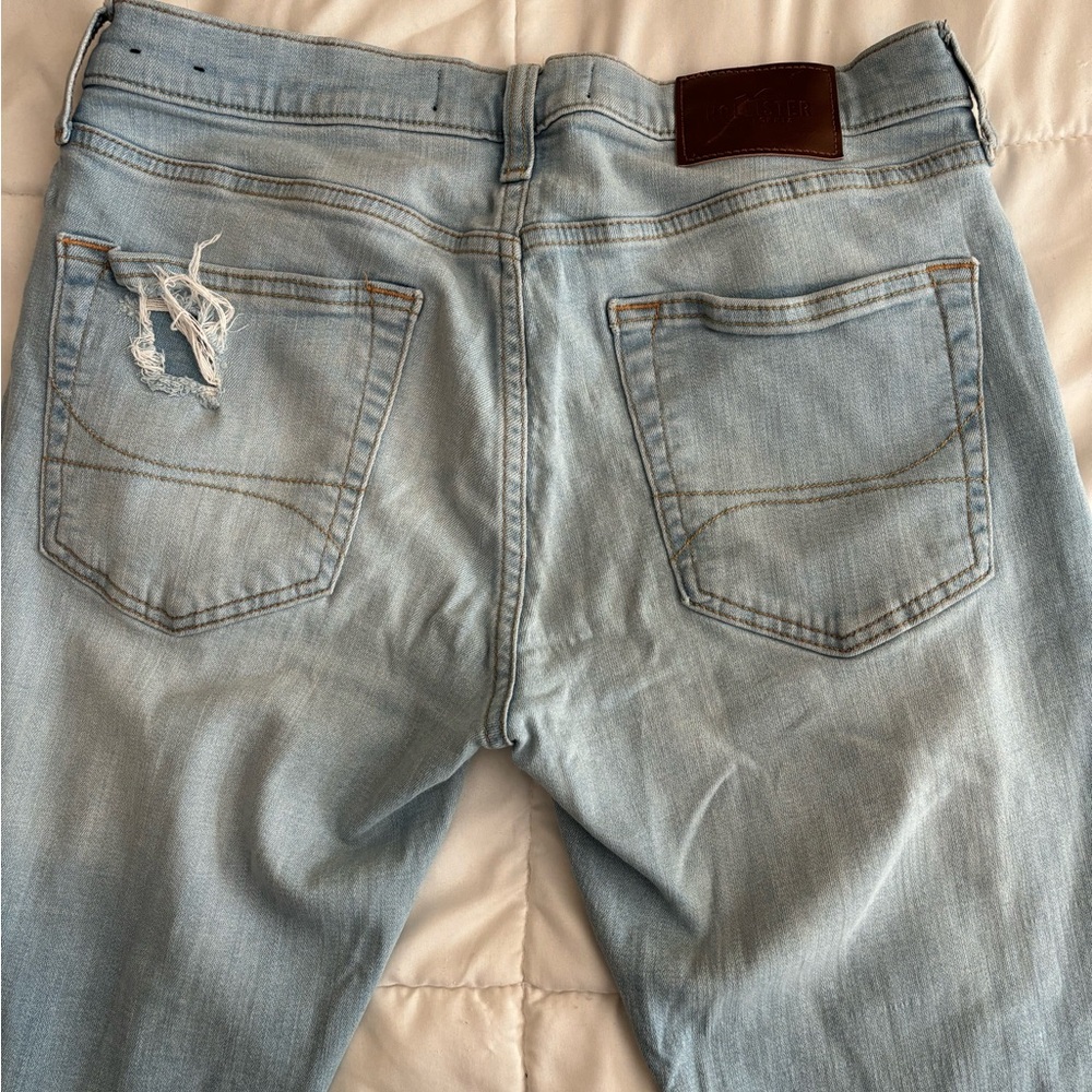 HOLLISTER LIGHT BLUE DISTRESSED JEANS 32W 32L SKINNY FIT